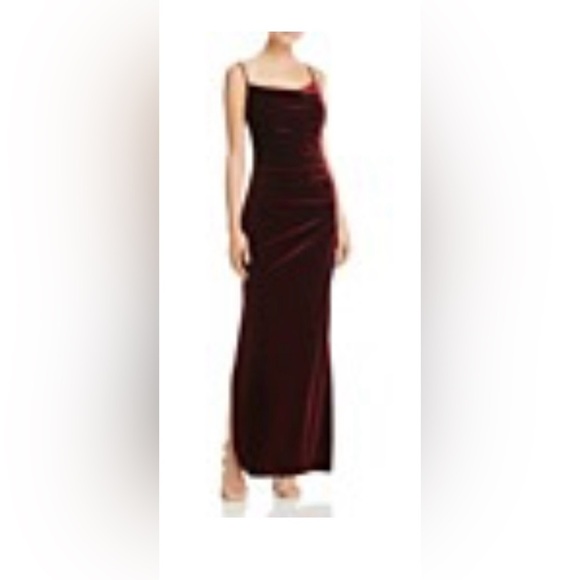 Laundry by Shelli Segal velvet gown.Size 2.Extremely flattering.Worn only once! - Picture 6 of 6